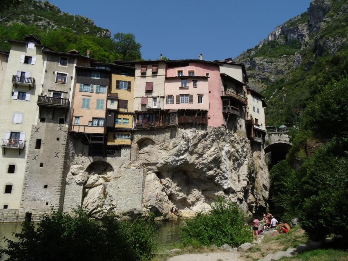 Logez Au Coeur Du Parc Du Vercors Saint-Laurent-en-Royans ภายนอก รูปภาพ